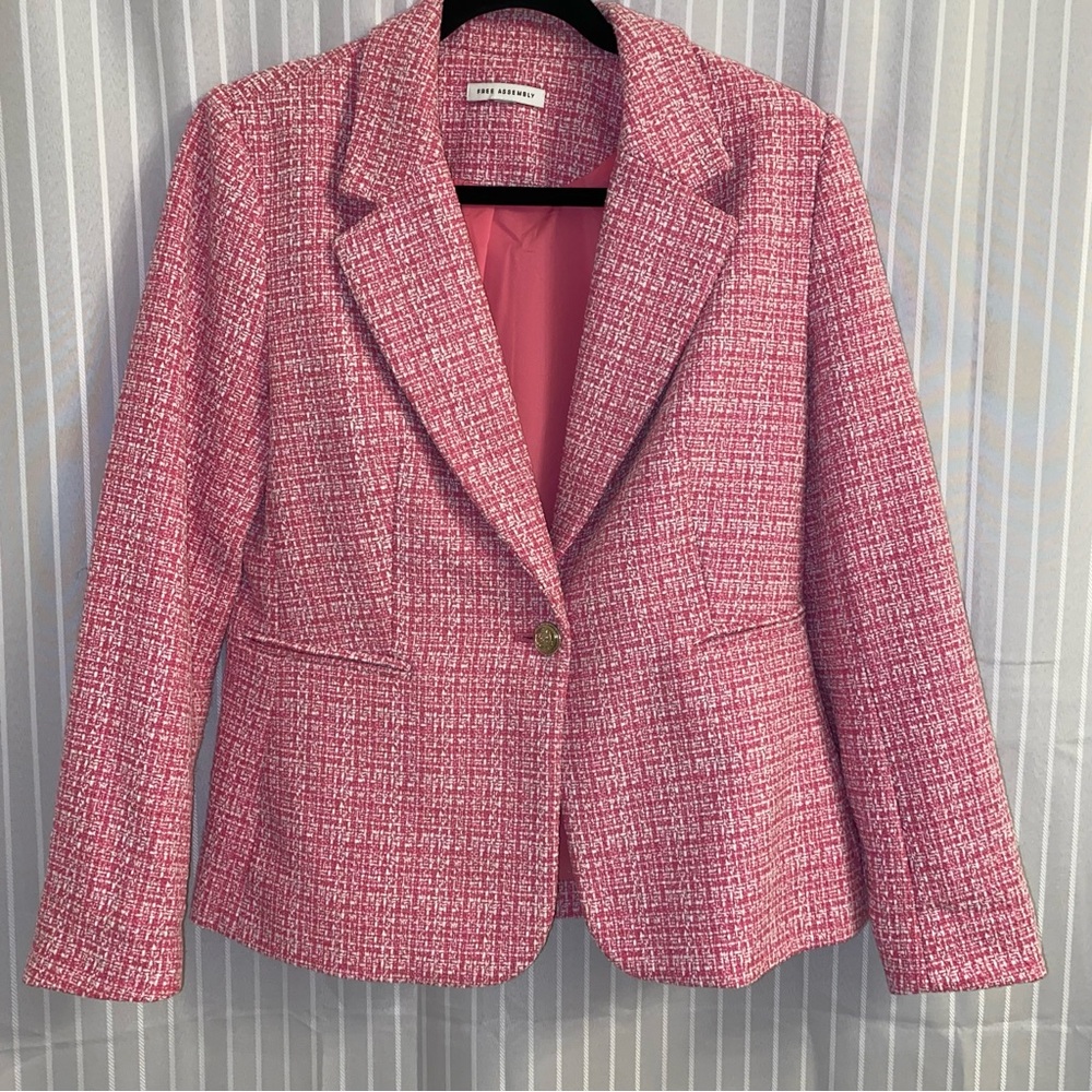Chic Pink Tweed Blazer